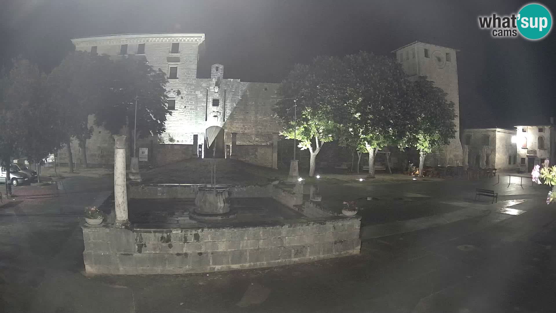 Spletna kamera Svetvinčenat – Grad in vodnjak – Istra – Hrvaška