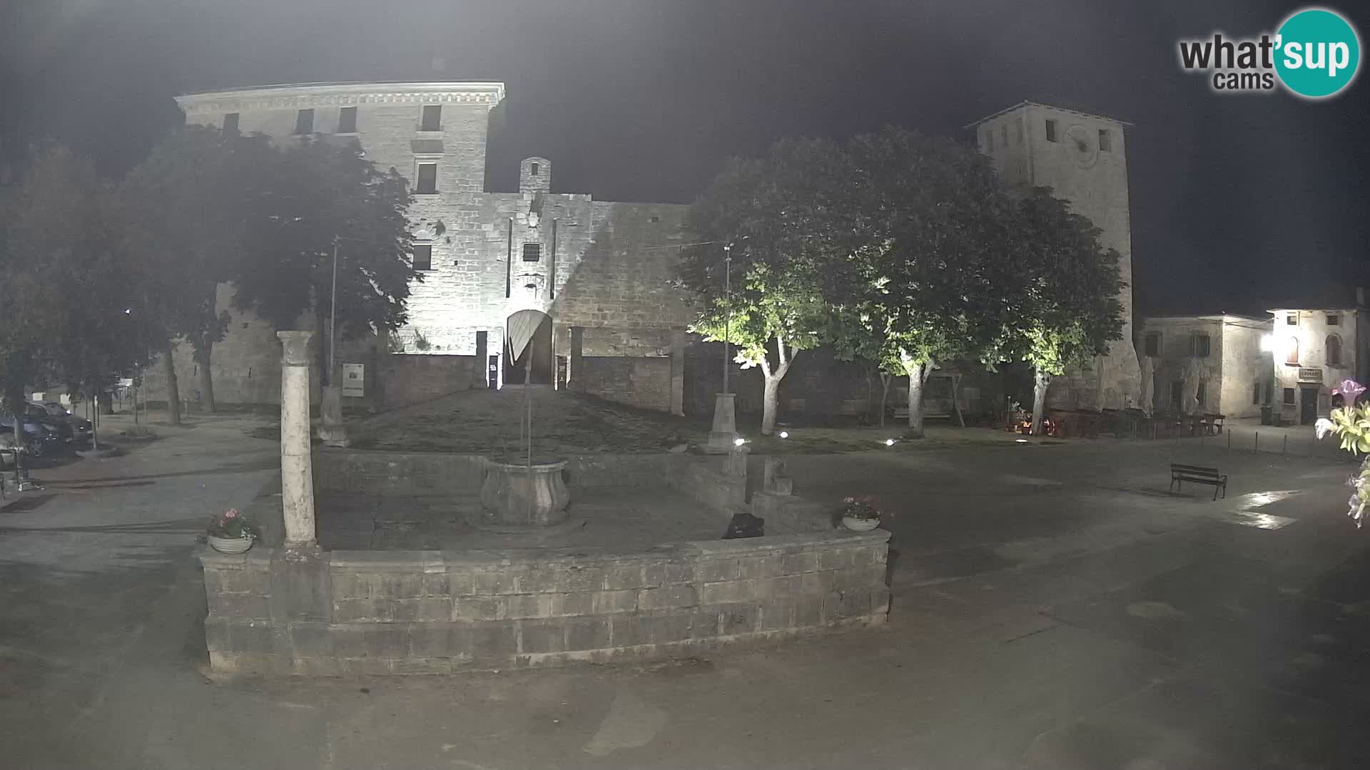 Spletna kamera Svetvinčenat – Grad in vodnjak – Istra – Hrvaška