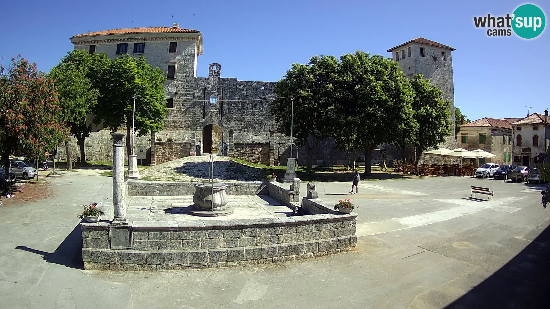 Spletna kamera Svetvinčenat – Grad in vodnjak – Istra – Hrvaška
