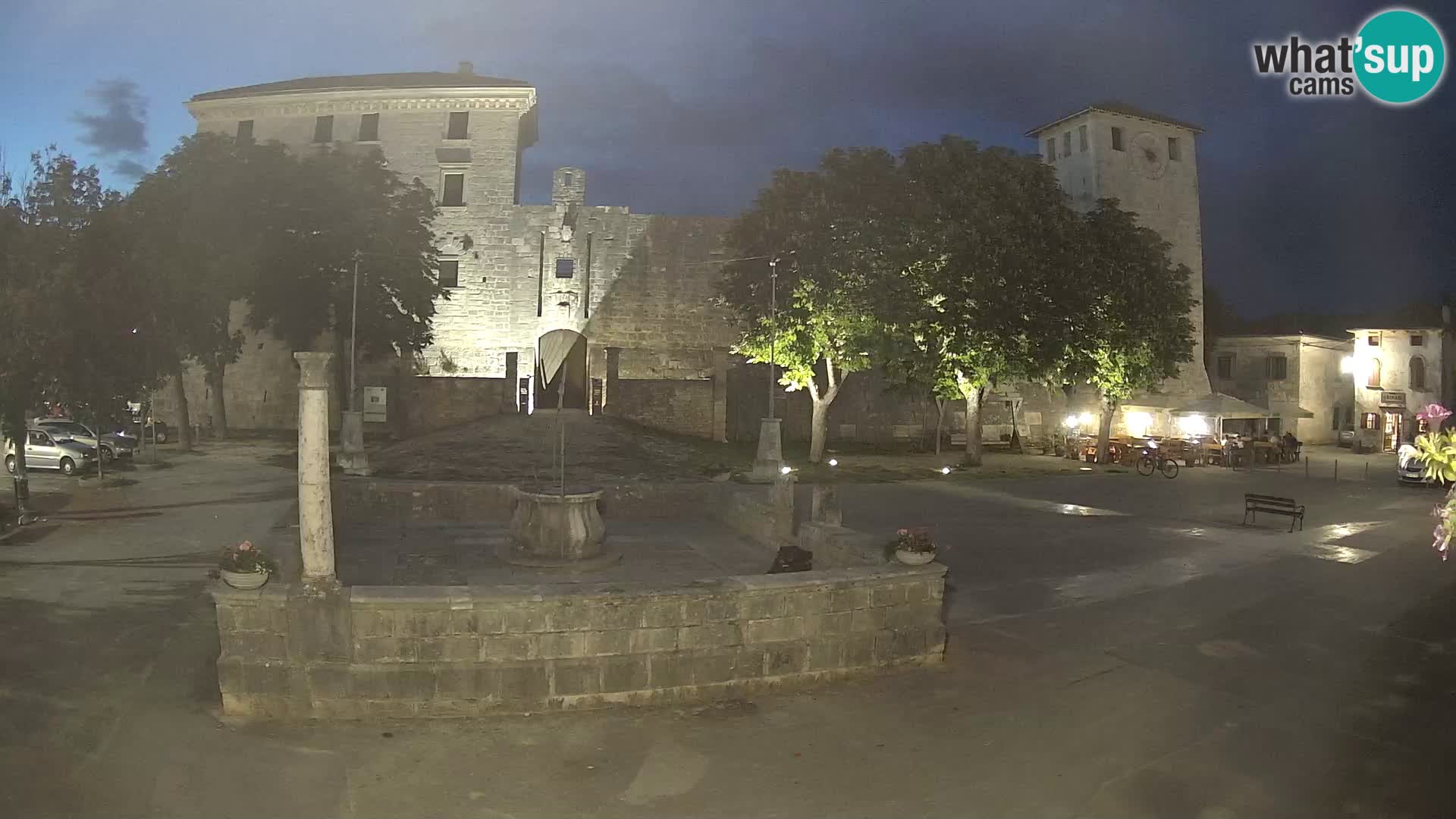 Spletna kamera Svetvinčenat – Grad in vodnjak – Istra – Hrvaška