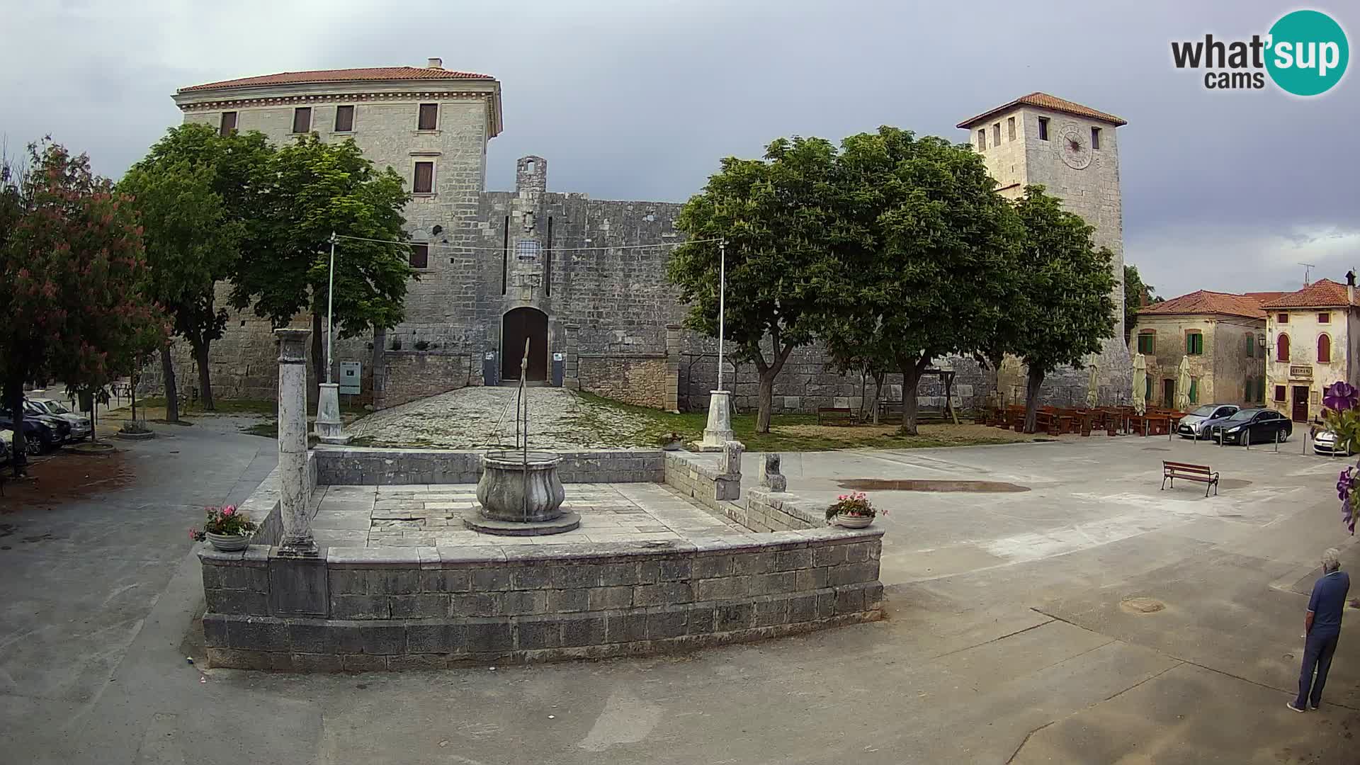Spletna kamera Svetvinčenat – Grad in vodnjak – Istra – Hrvaška