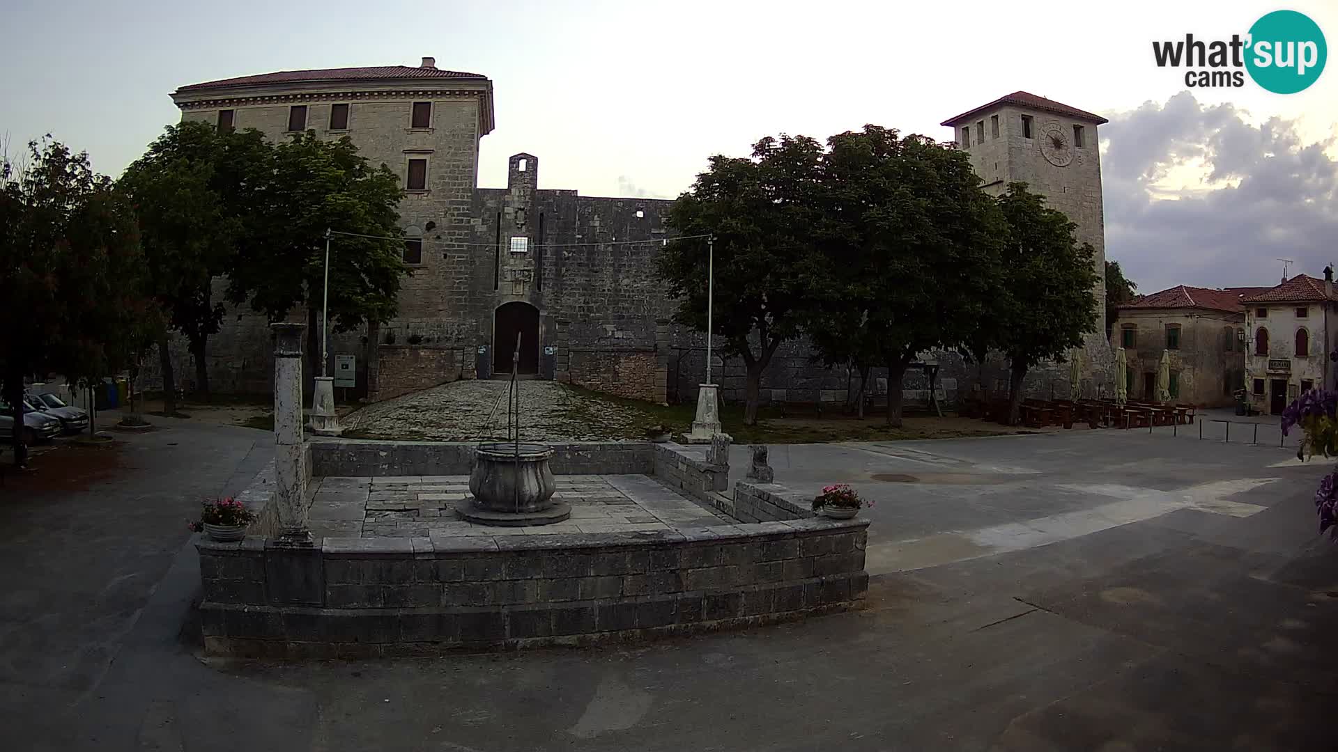 Webcam Svetvinčenat (Sanvincenti) – il castello e il pozzo – Istria – Croazia
