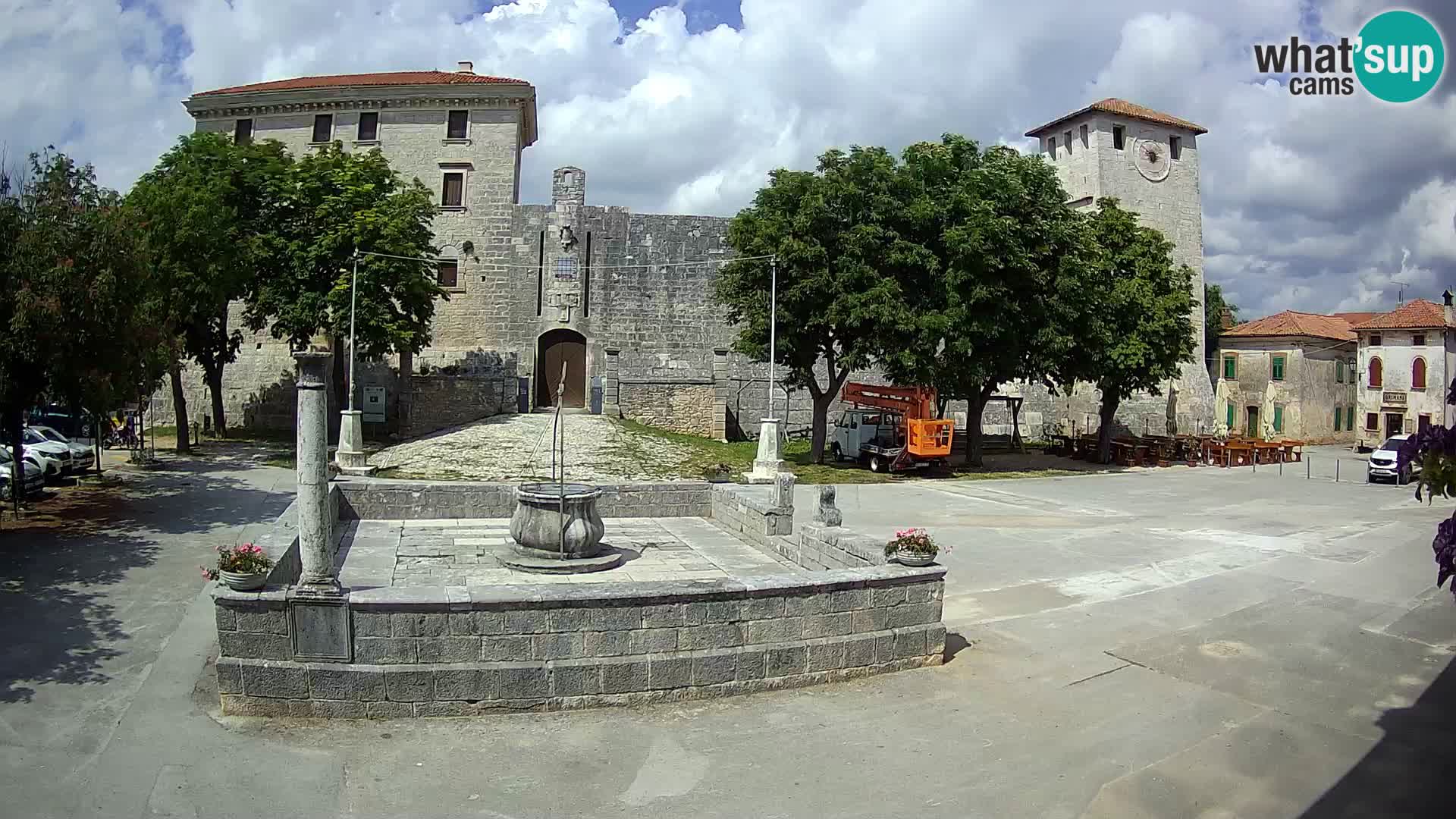Webcam Svetvinčenat – le château et le puits – Istrie – Croatie