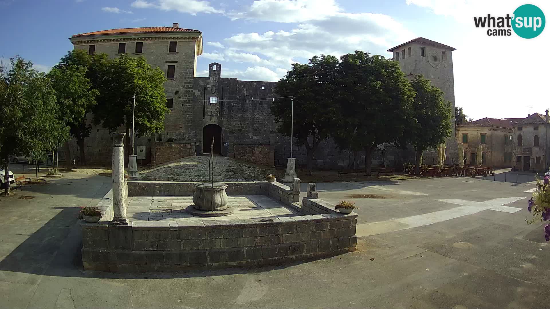 Webcam Svetvinčenat – die Burg und Brunnen – Istrien – Kroatien