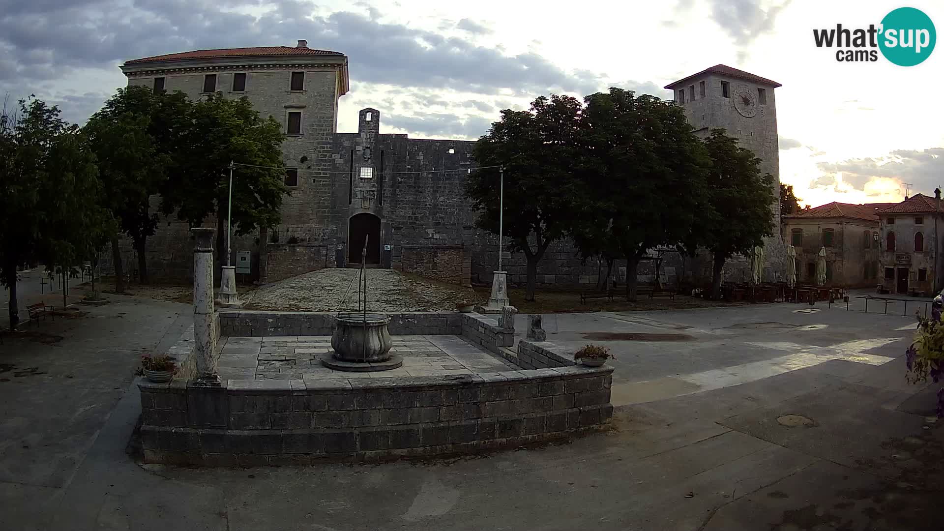 Webcam Svetvinčenat – le château et le puits – Istrie – Croatie