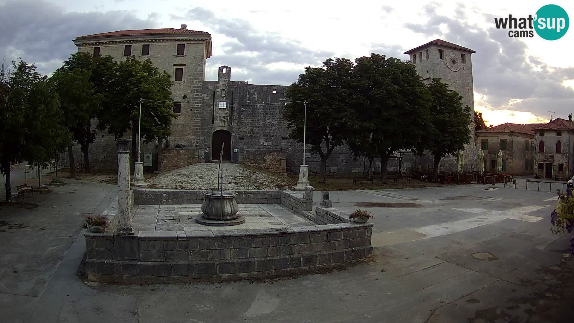 Webcam Svetvinčenat (Sanvincenti) – il castello e il pozzo – Istria – Croazia