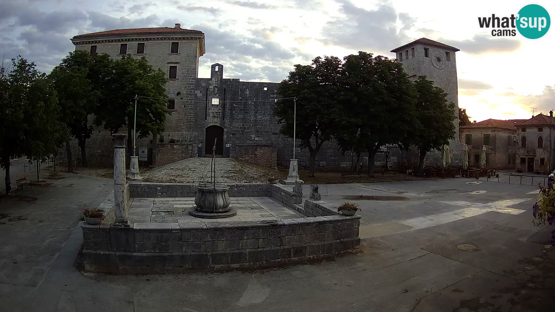 Webcam Svetvinčenat – le château et le puits – Istrie – Croatie