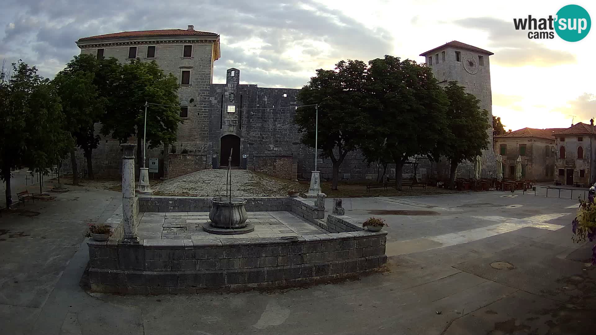 Webcam Svetvinčenat (Sanvincenti) – il castello e il pozzo – Istria – Croazia