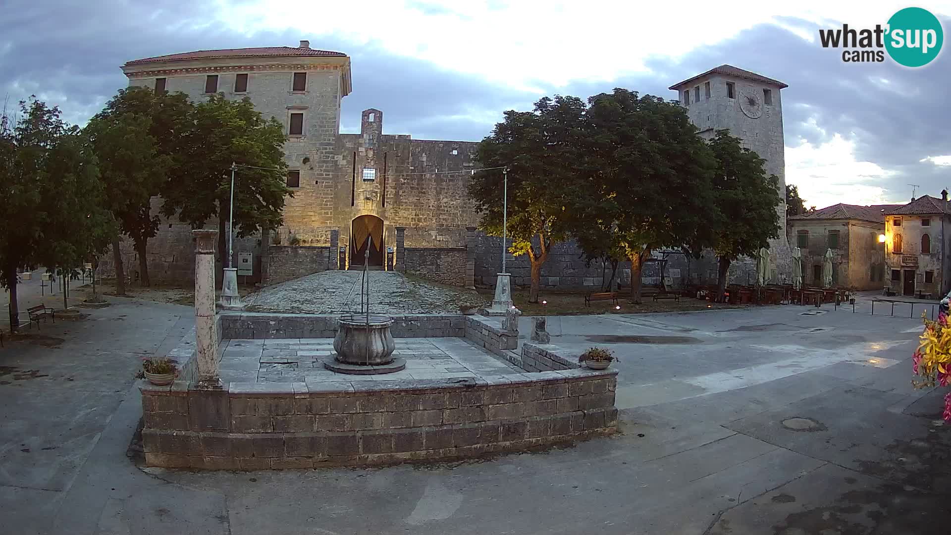 Webcam Svetvinčenat (Sanvincenti) – il castello e il pozzo – Istria – Croazia