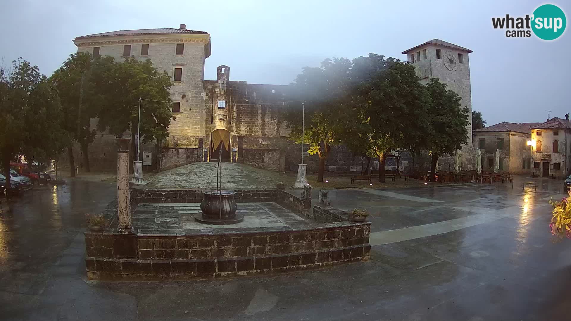 Webcam Svetvinčenat – le château et le puits – Istrie – Croatie