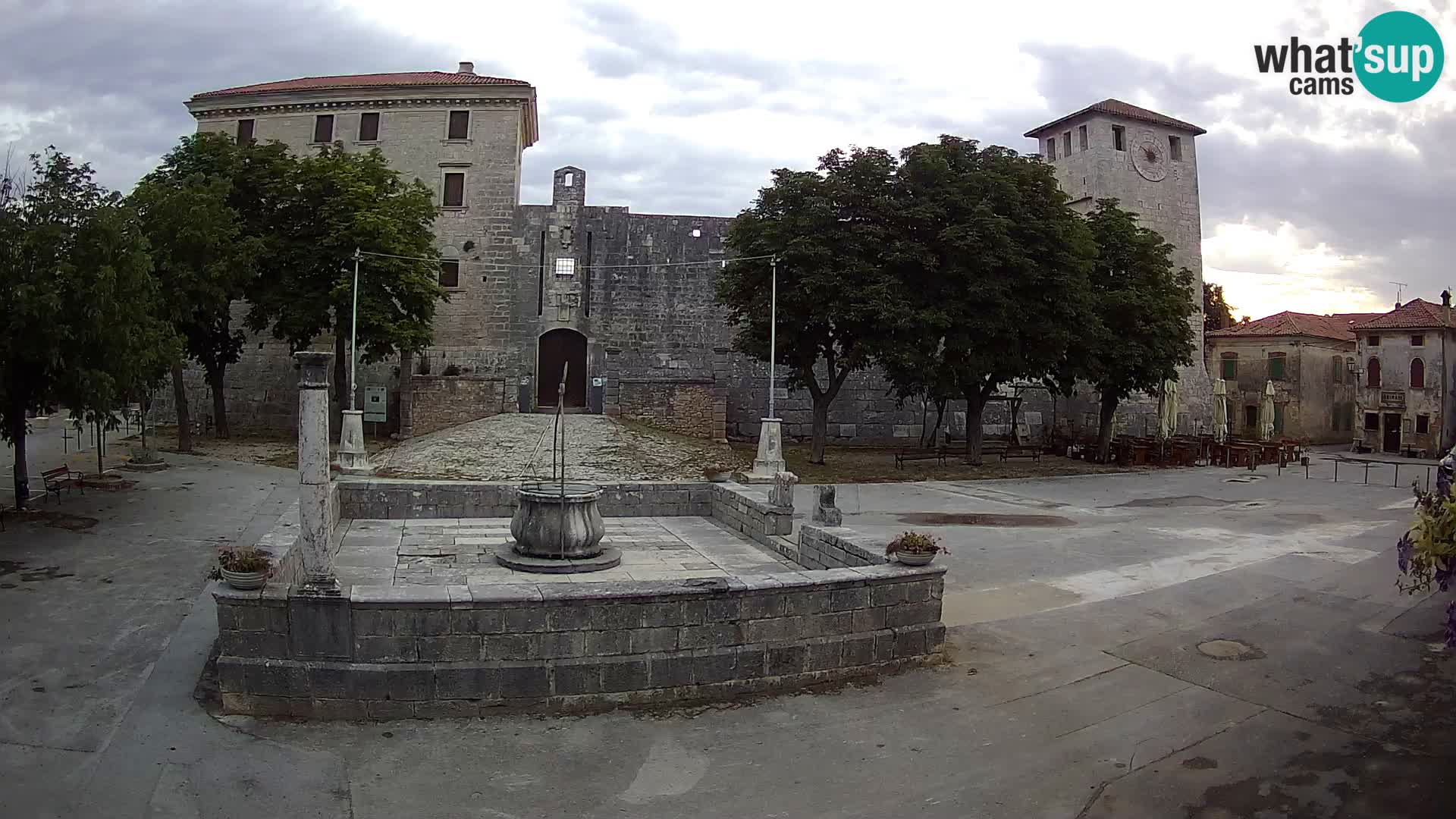 Webcam Svetvinčenat – die Burg und Brunnen – Istrien – Kroatien
