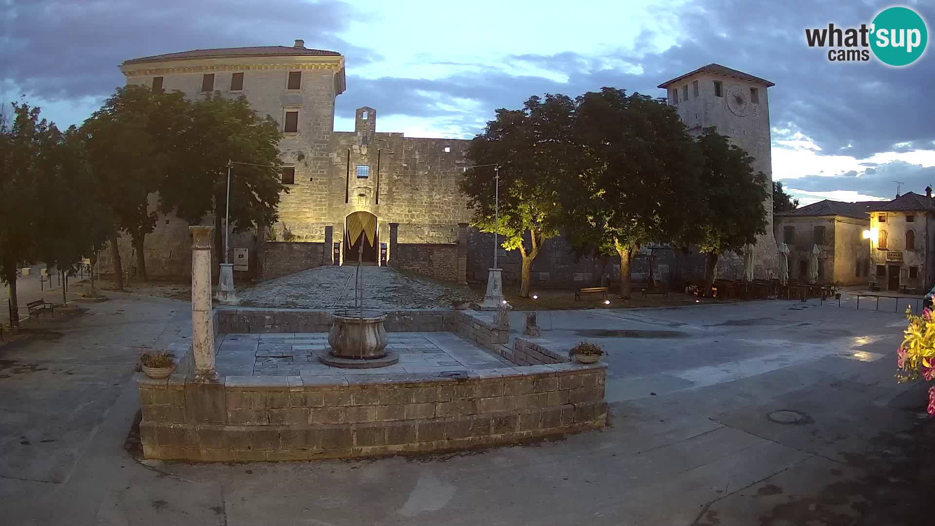 Webcam Svetvinčenat – die Burg und Brunnen – Istrien – Kroatien