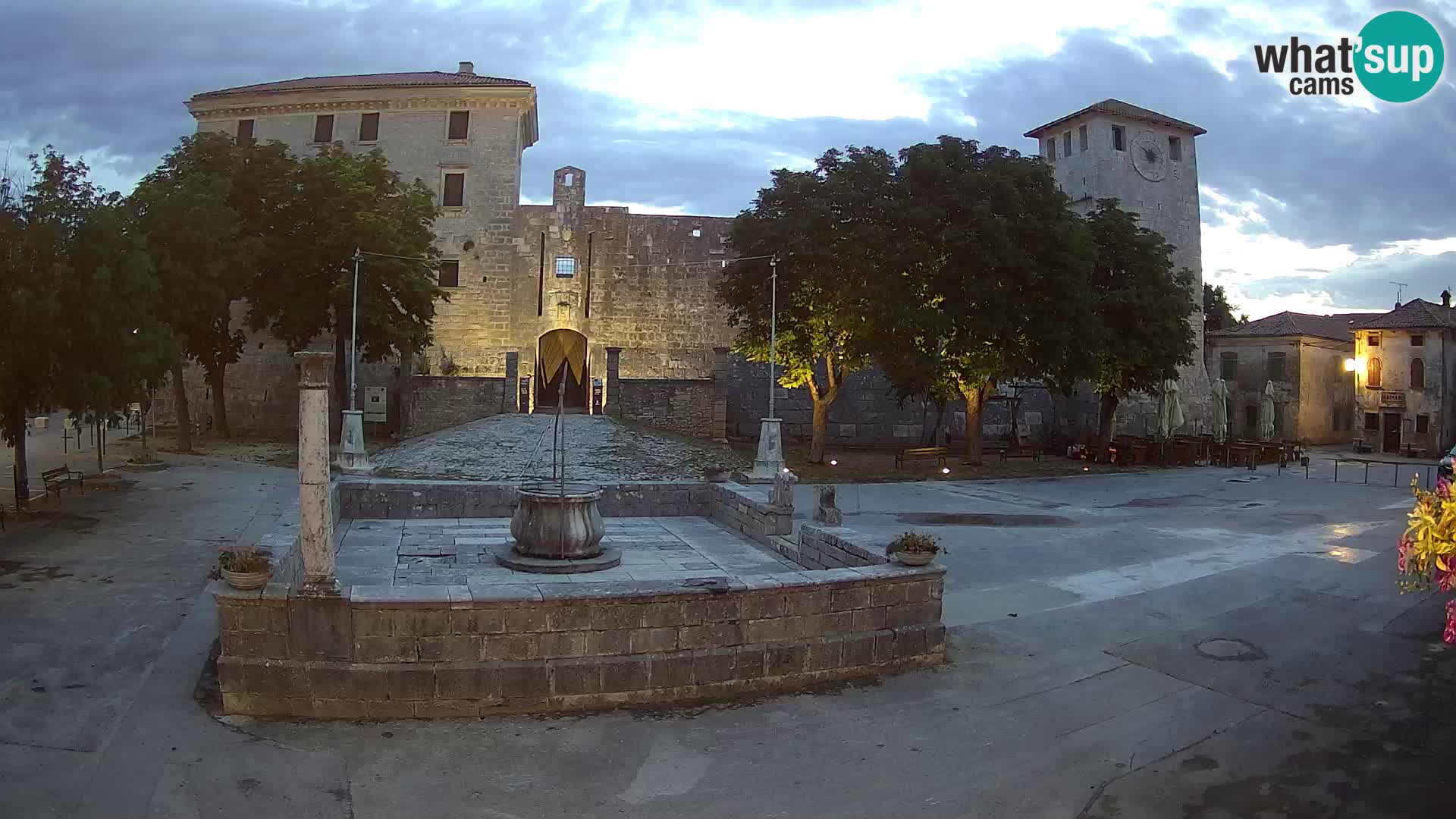Webcam Svetvinčenat (Sanvincenti) – il castello e il pozzo – Istria – Croazia