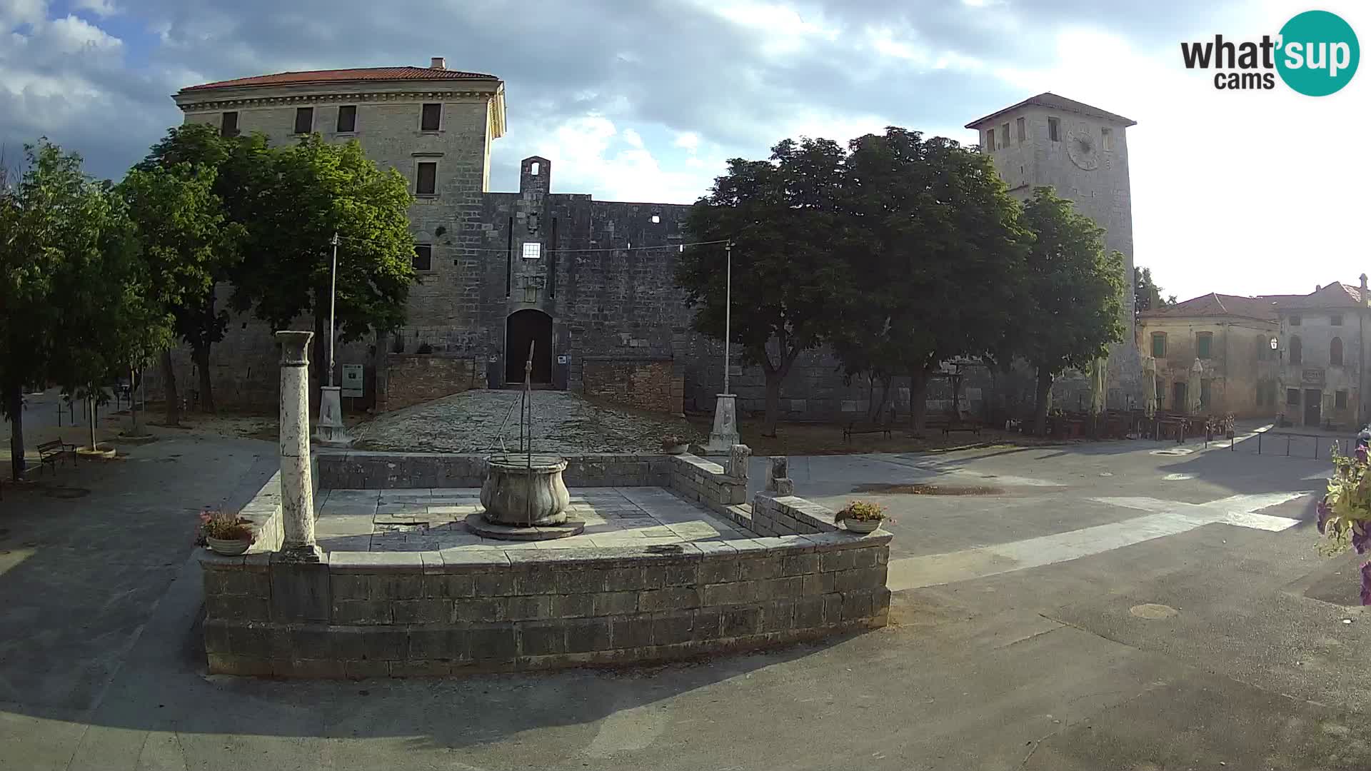 Webcam Svetvinčenat – le château et le puits – Istrie – Croatie