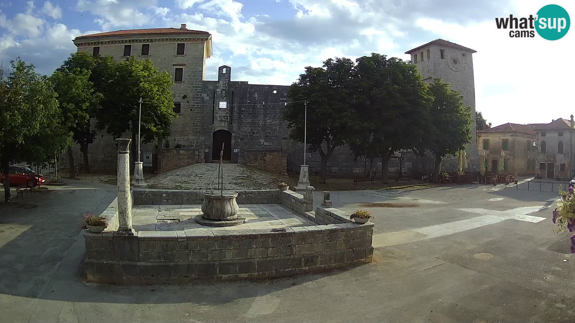 Webcam Svetvinčenat – die Burg und Brunnen – Istrien – Kroatien