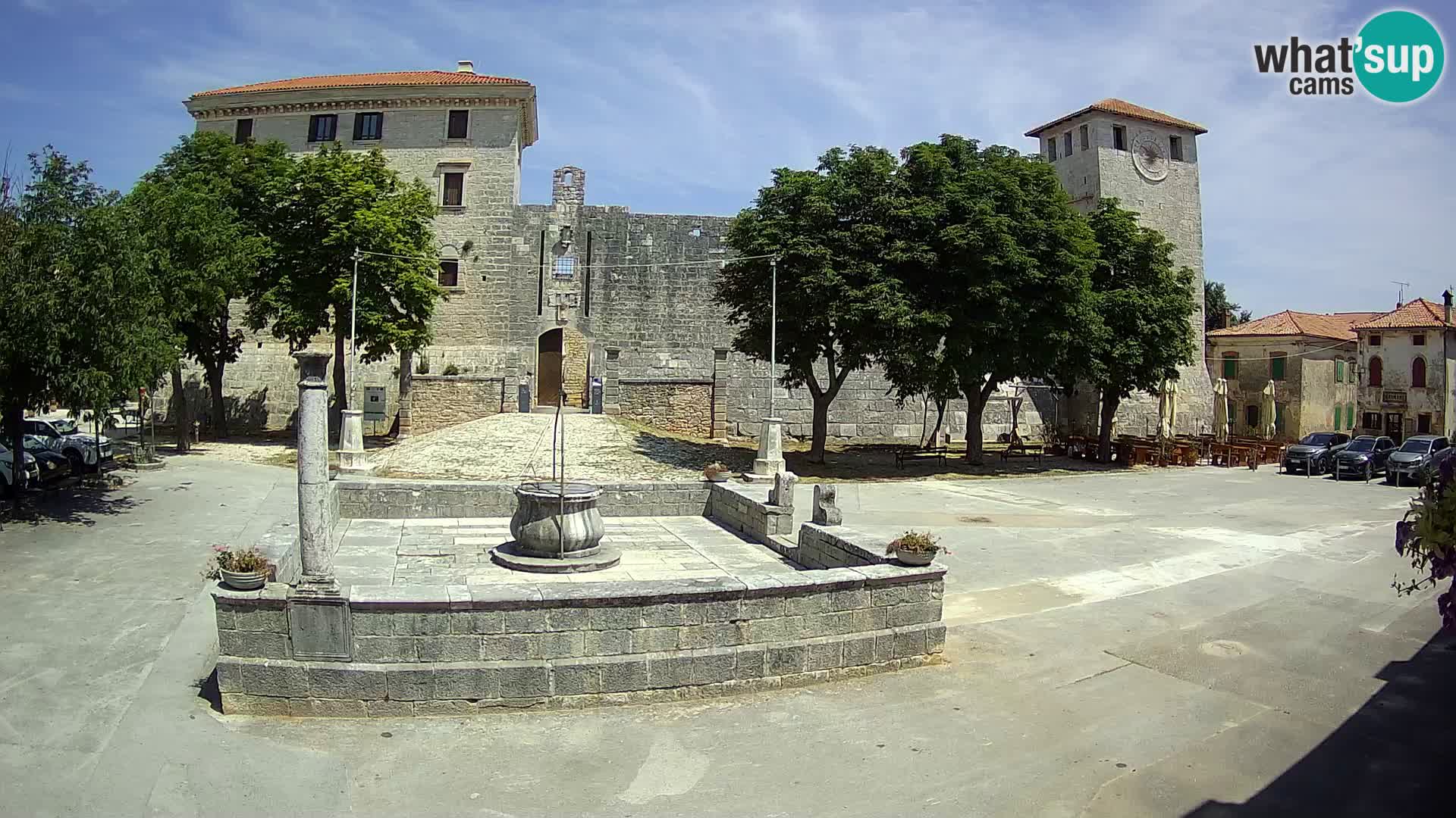 Webcam Svetvinčenat – die Burg und Brunnen – Istrien – Kroatien