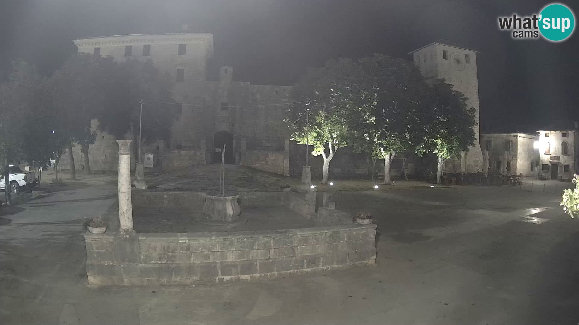 Webcam Svetvinčenat – die Burg und Brunnen – Istrien – Kroatien