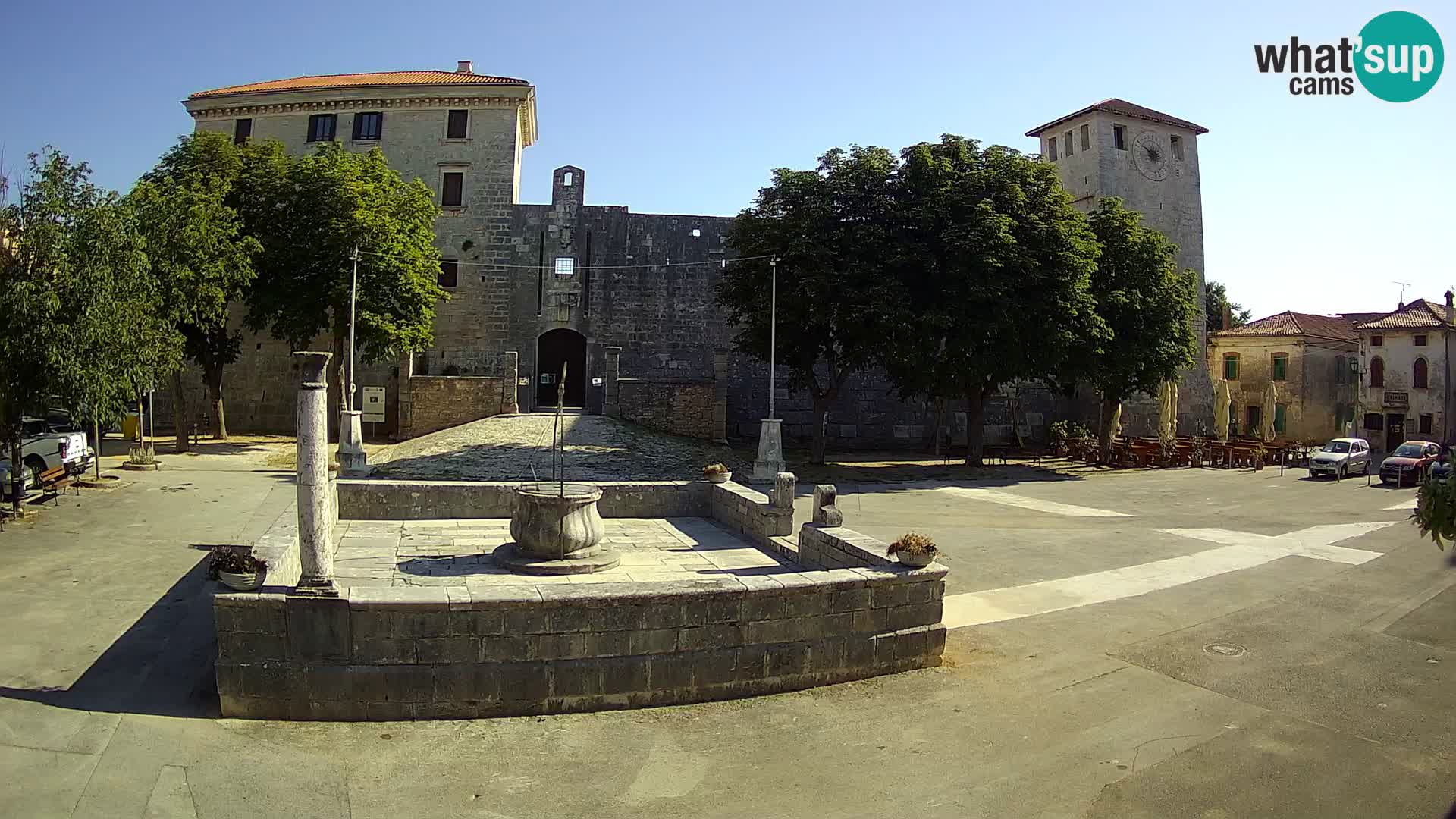 Webcam Svetvinčenat – die Burg und Brunnen – Istrien – Kroatien