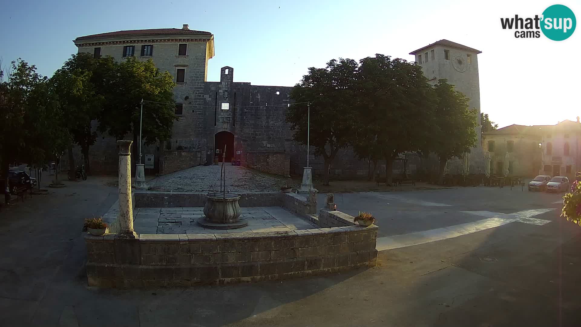 Spletna kamera Svetvinčenat – Grad in vodnjak – Istra – Hrvaška