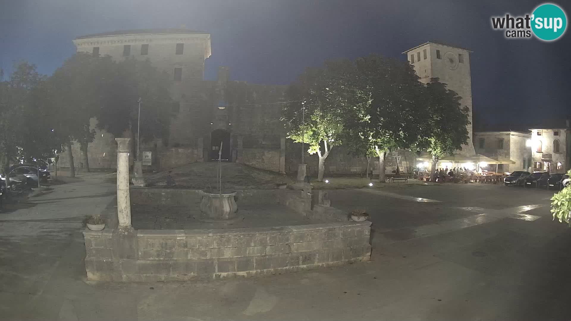 Spletna kamera Svetvinčenat – Grad in vodnjak – Istra – Hrvaška