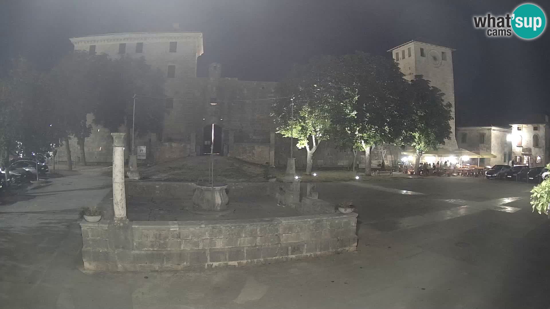 Spletna kamera Svetvinčenat – Grad in vodnjak – Istra – Hrvaška