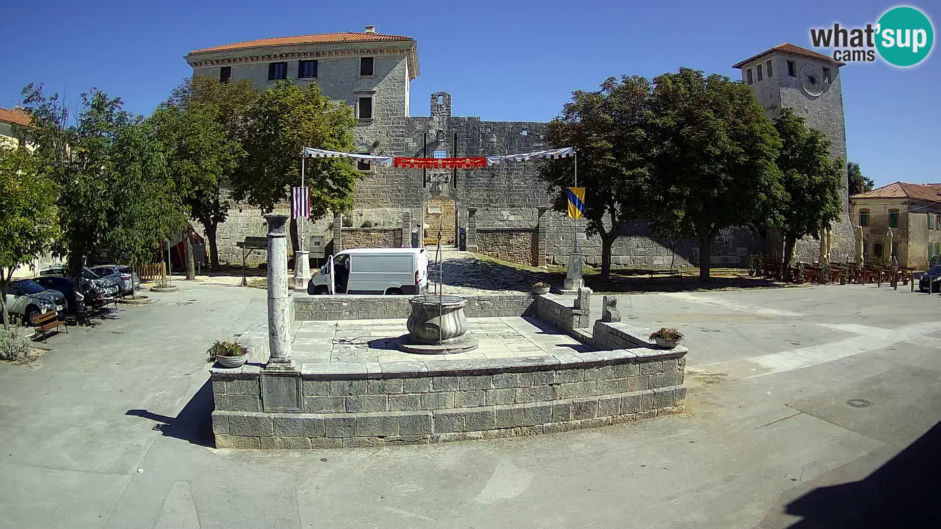 Webcam Svetvinčenat – die Burg und Brunnen – Istrien – Kroatien