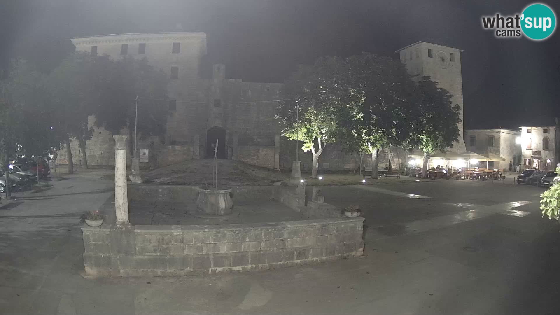 Spletna kamera Svetvinčenat – Grad in vodnjak – Istra – Hrvaška