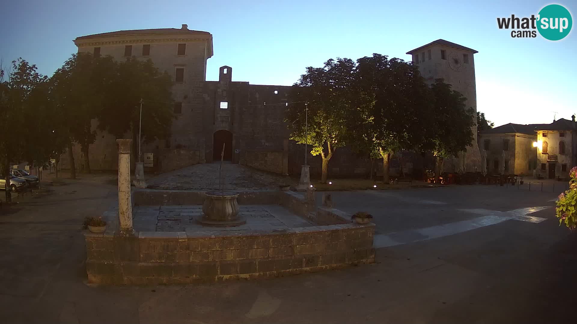 Webcam Svetvinčenat – die Burg und Brunnen – Istrien – Kroatien