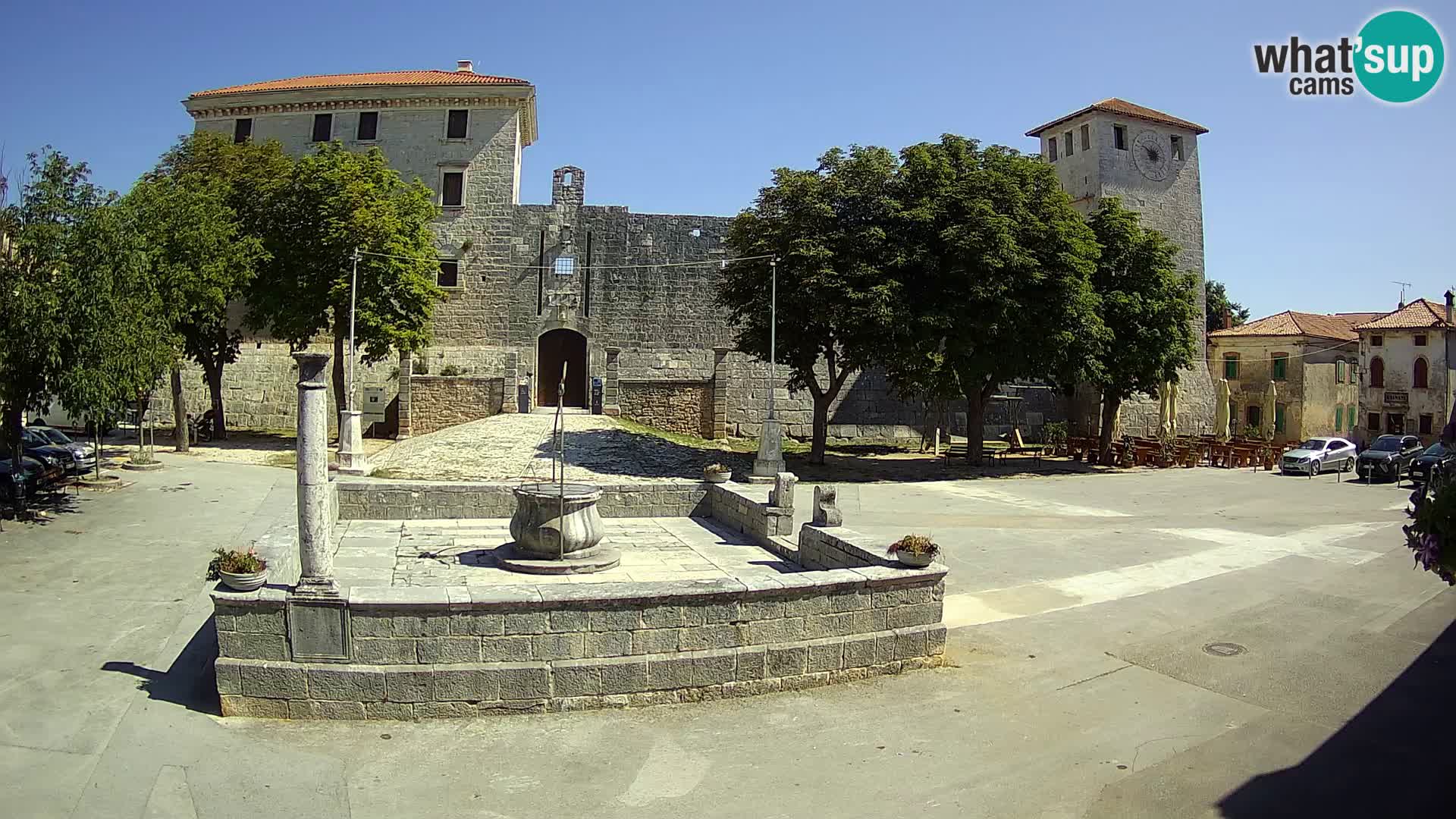 Webcam Svetvinčenat – die Burg und Brunnen – Istrien – Kroatien