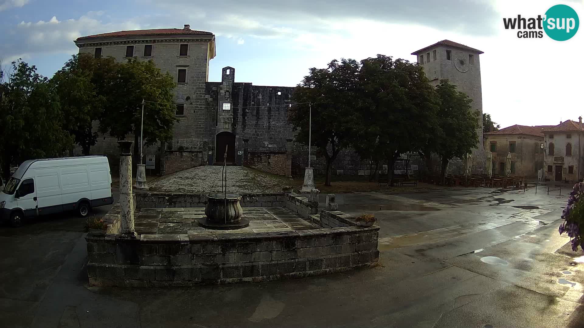 Webcam Svetvinčenat – le château et le puits – Istrie – Croatie