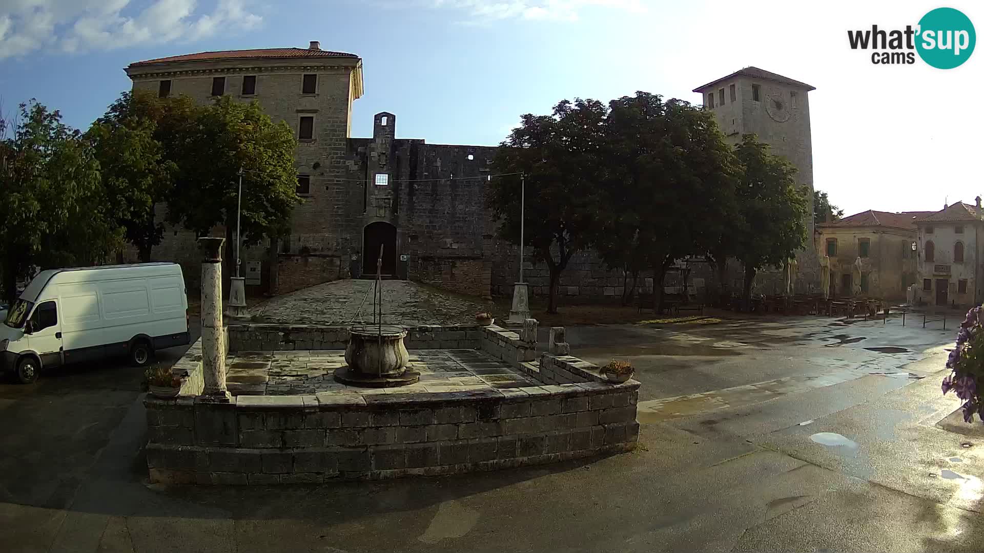 Webcam Svetvinčenat – die Burg und Brunnen – Istrien – Kroatien