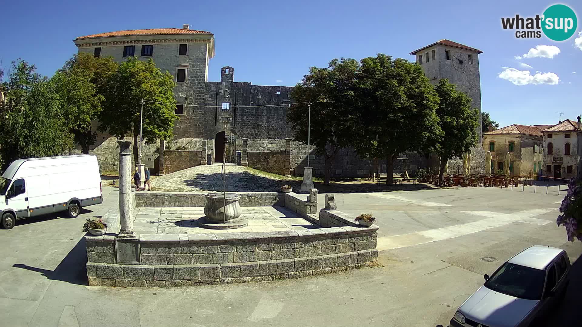 Spletna kamera Svetvinčenat – Grad in vodnjak – Istra – Hrvaška