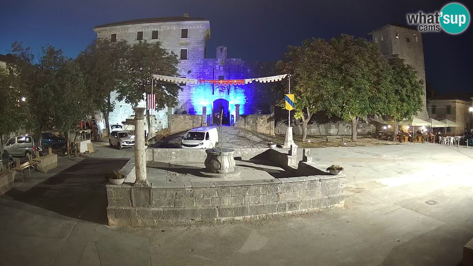 Spletna kamera Svetvinčenat – Grad in vodnjak – Istra – Hrvaška
