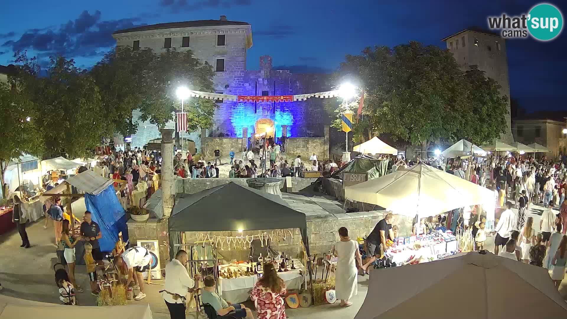 Spletna kamera Svetvinčenat – Grad in vodnjak – Istra – Hrvaška