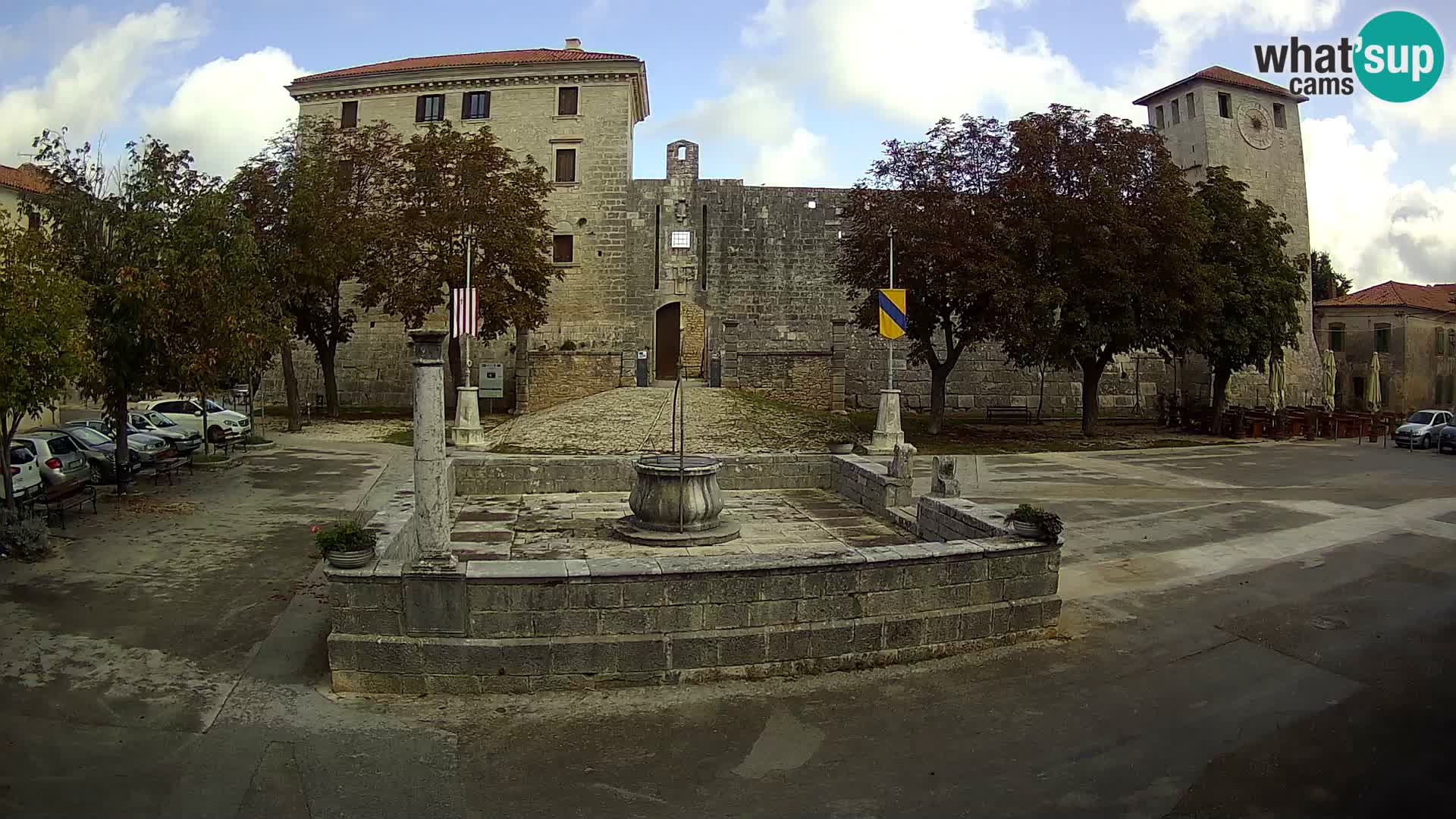 Spletna kamera Svetvinčenat – Grad in vodnjak – Istra – Hrvaška