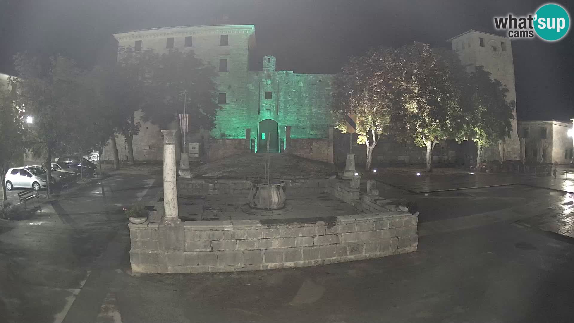 Spletna kamera Svetvinčenat – Grad in vodnjak – Istra – Hrvaška