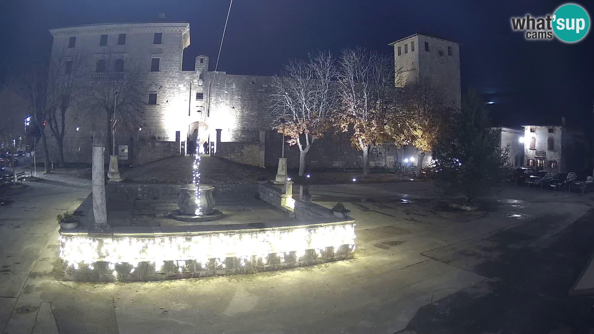 Spletna kamera Svetvinčenat – Grad in vodnjak – Istra – Hrvaška