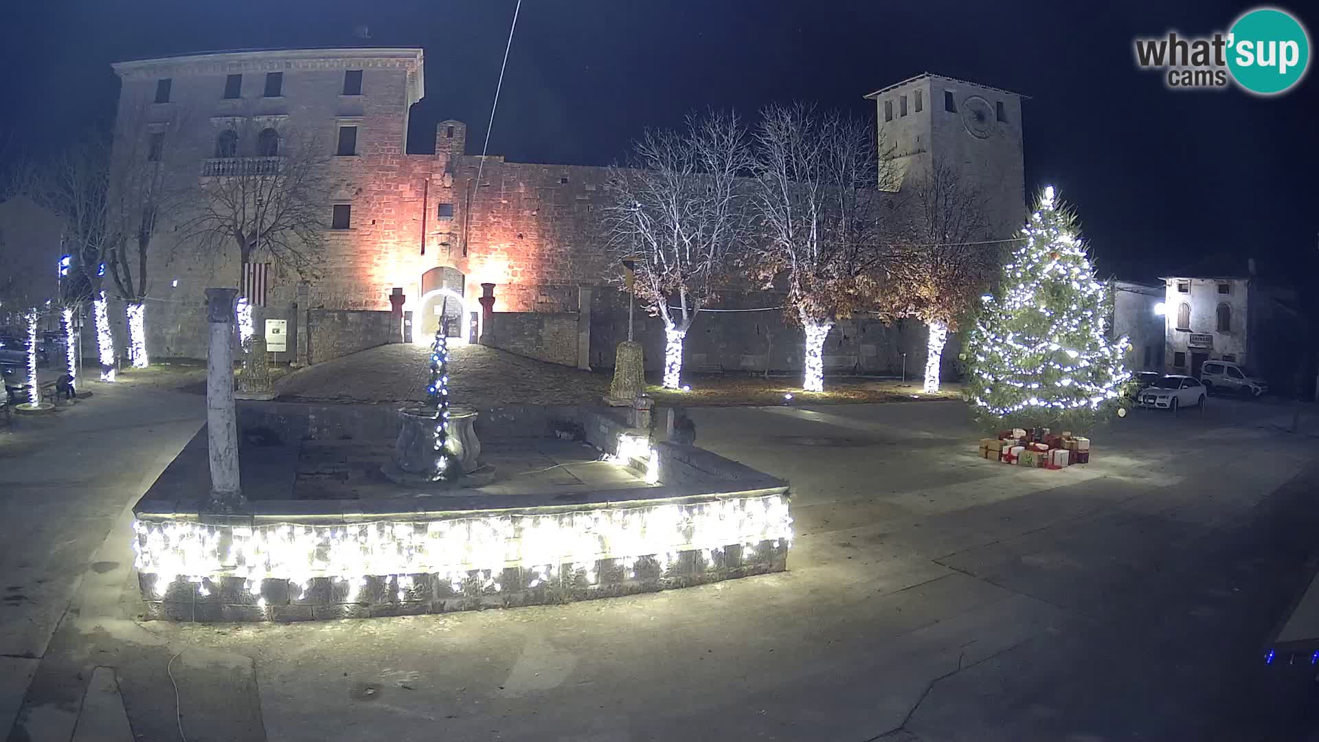 Spletna kamera Svetvinčenat – Grad in vodnjak – Istra – Hrvaška