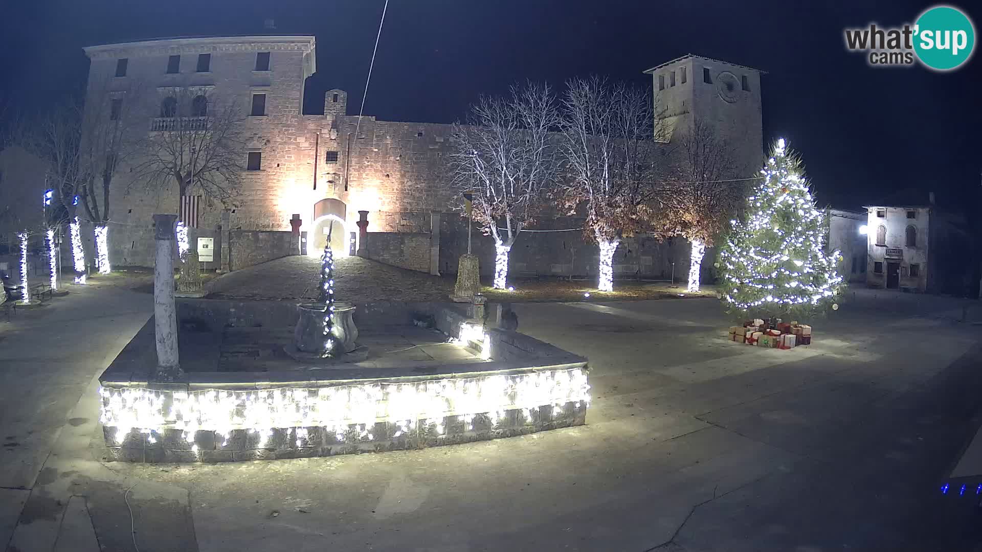 Webcam Svetvinčenat – le château et le puits – Istrie – Croatie
