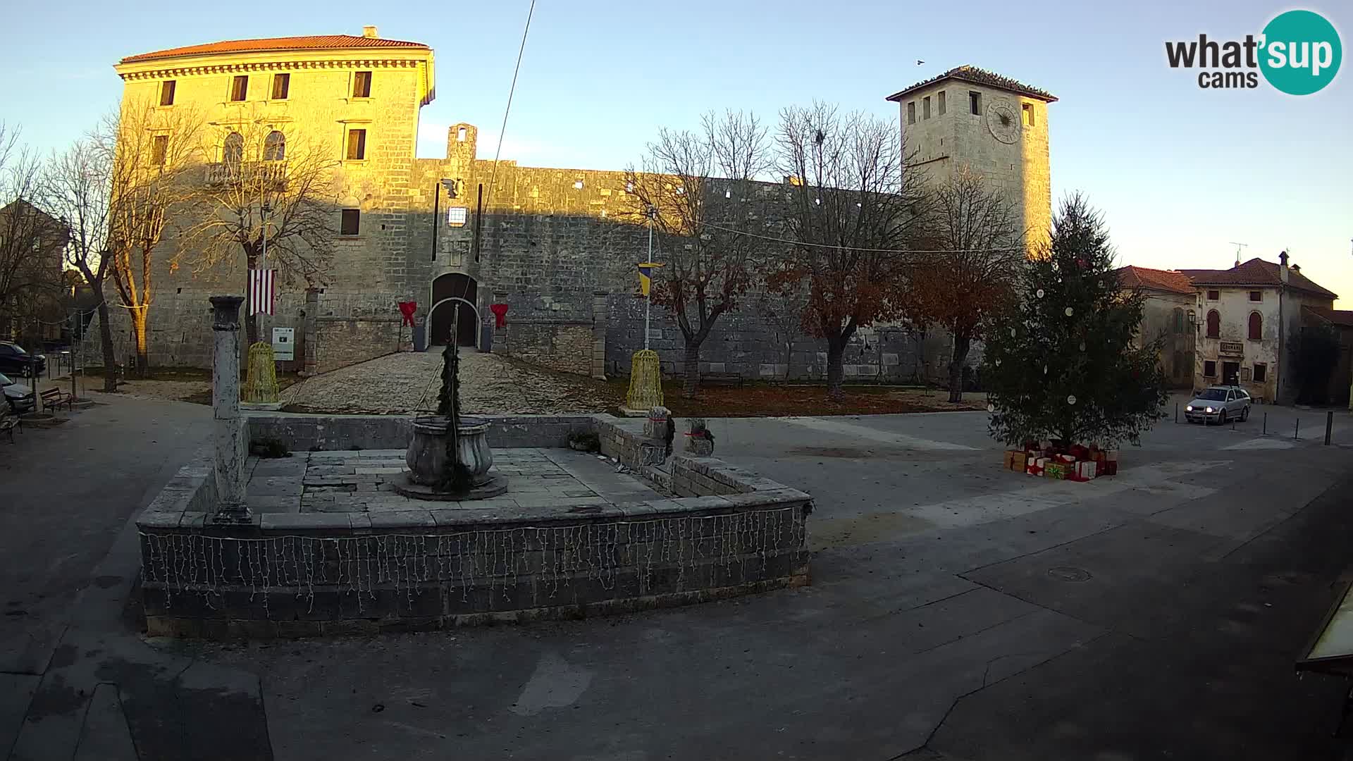 Webcam Svetvinčenat – le château et le puits – Istrie – Croatie