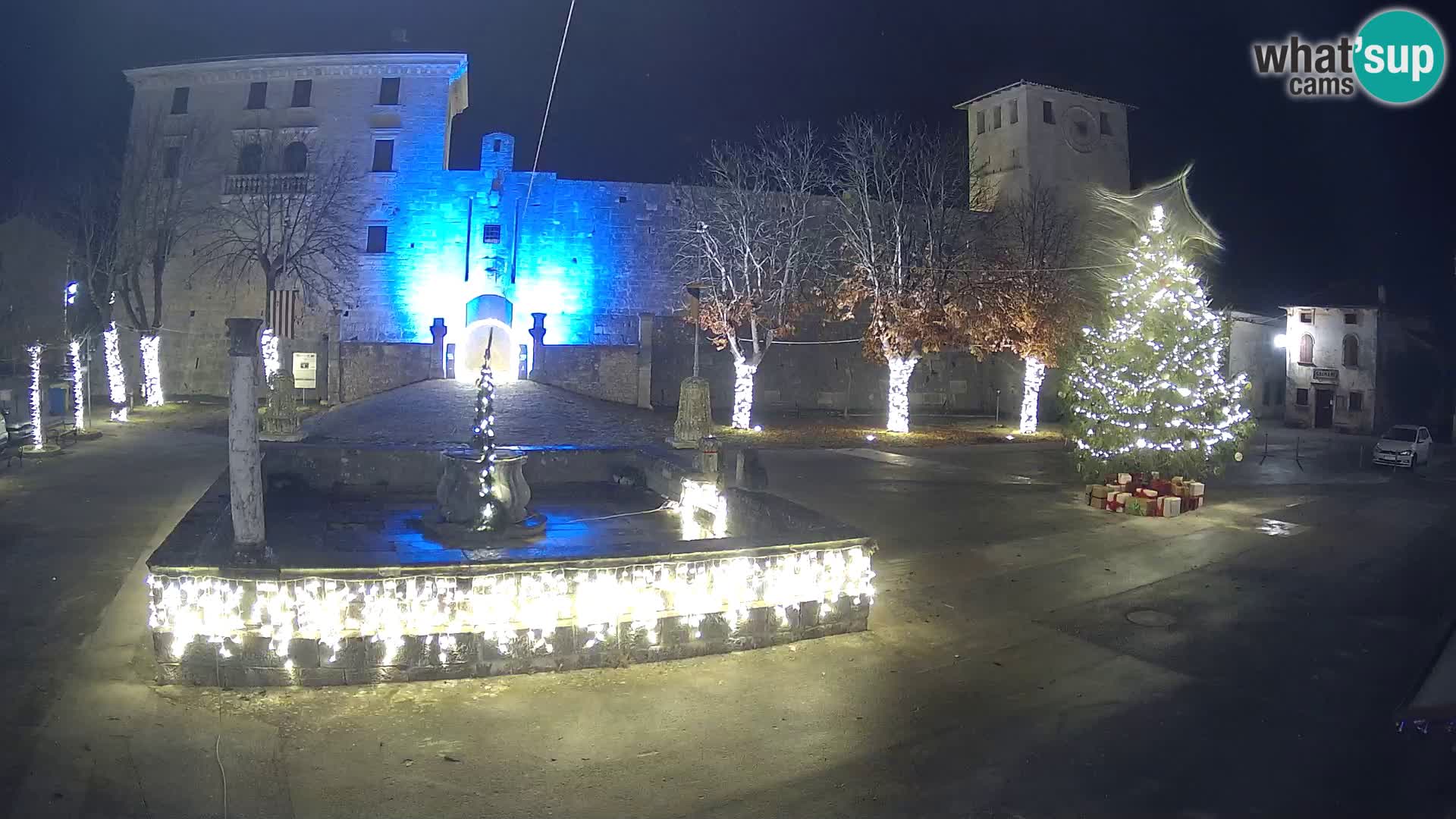 Spletna kamera Svetvinčenat – Grad in vodnjak – Istra – Hrvaška