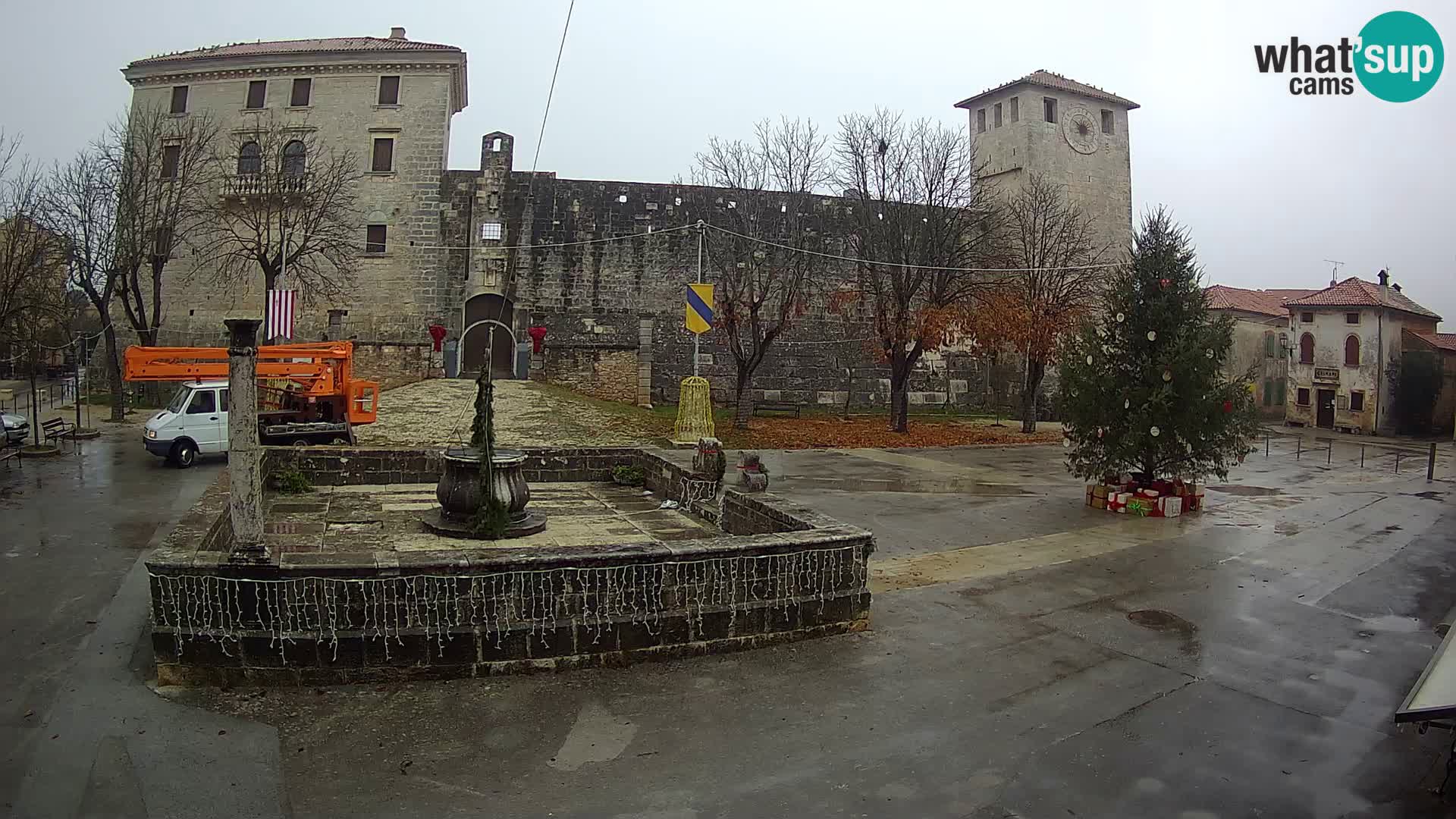 Webcam Svetvinčenat – el castillo y el pozo – Istria – Croacia