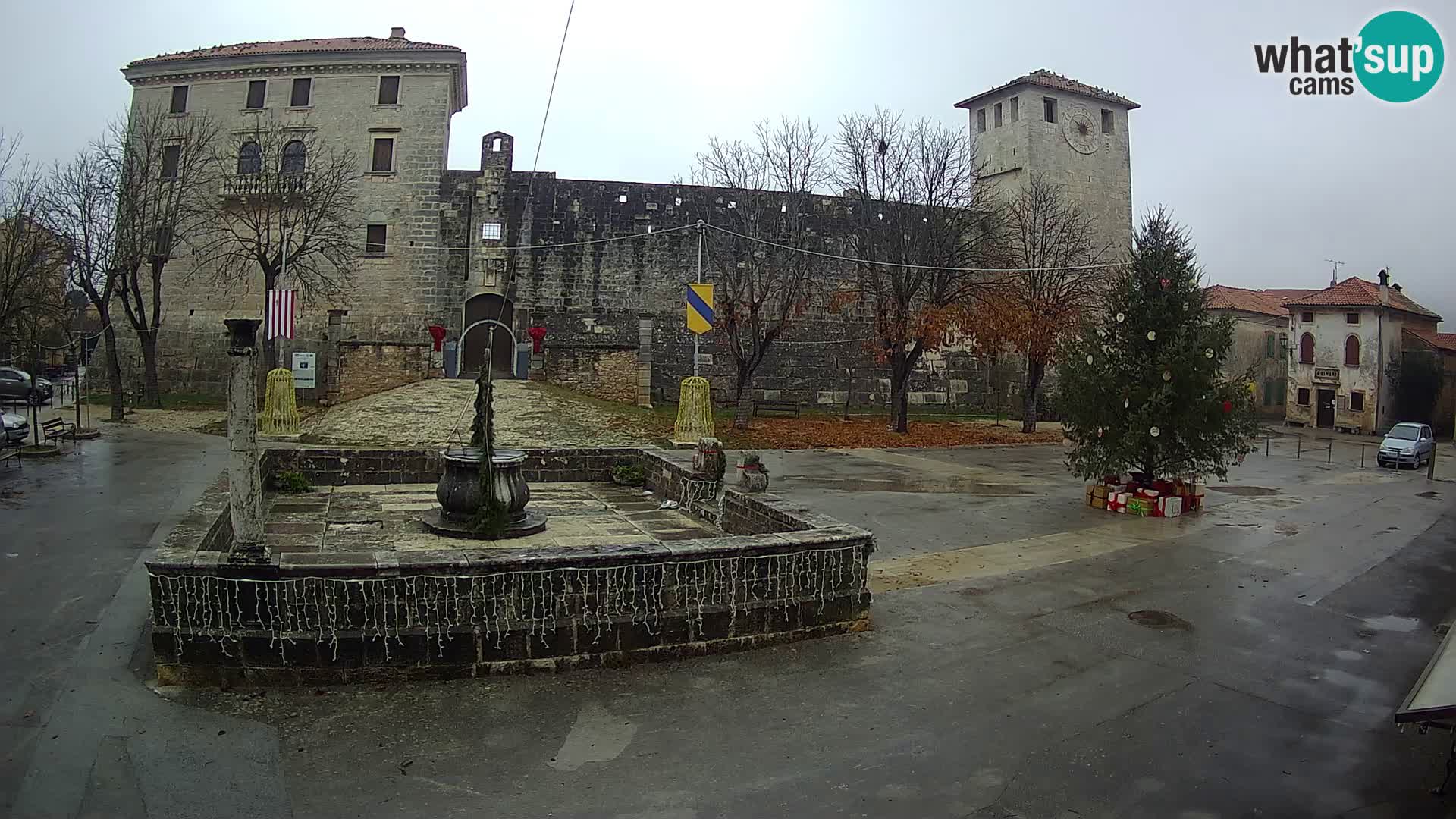 Webcam Svetvinčenat – die Burg und Brunnen – Istrien – Kroatien