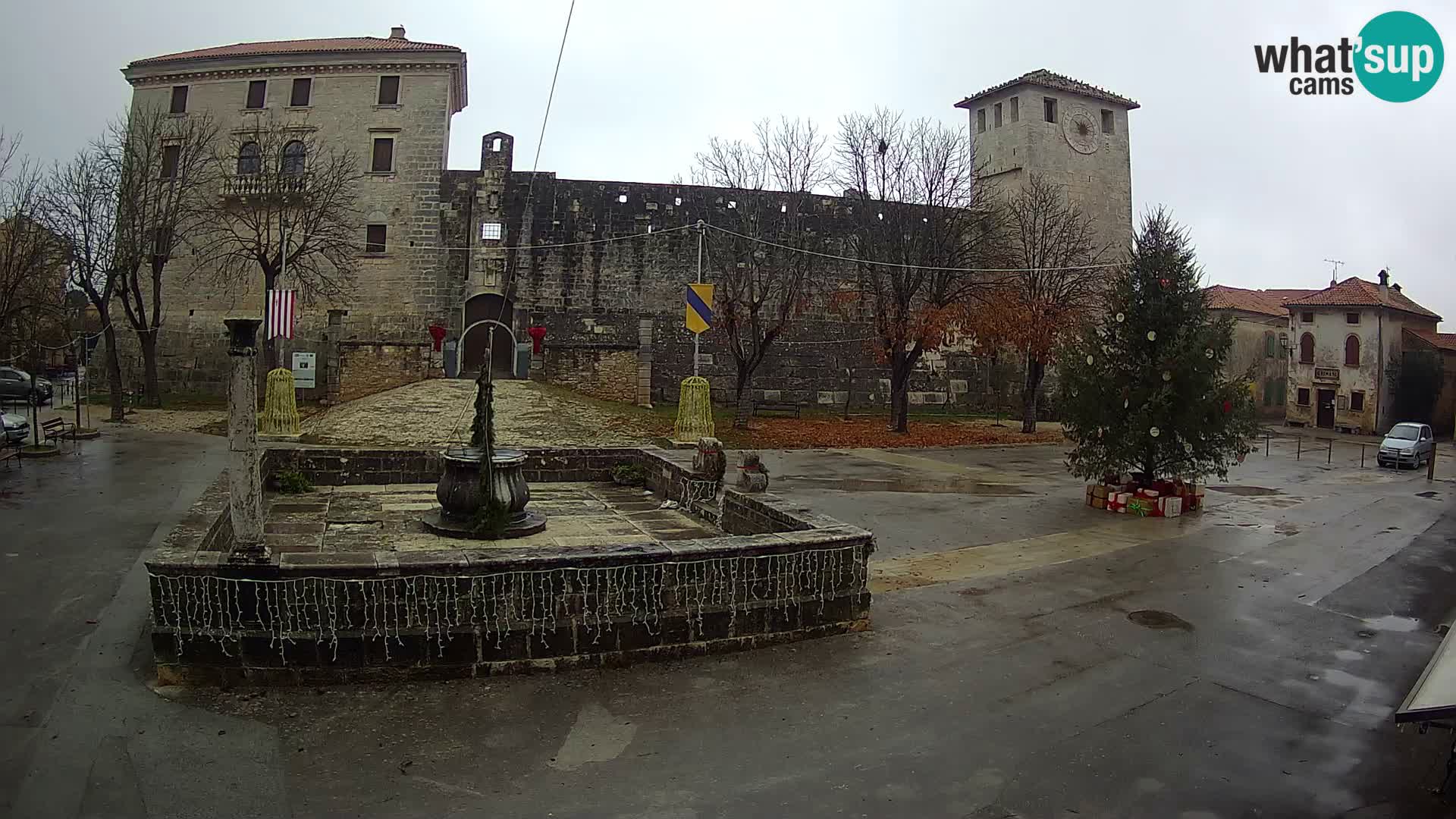 Webcam Svetvinčenat – le château et le puits – Istrie – Croatie