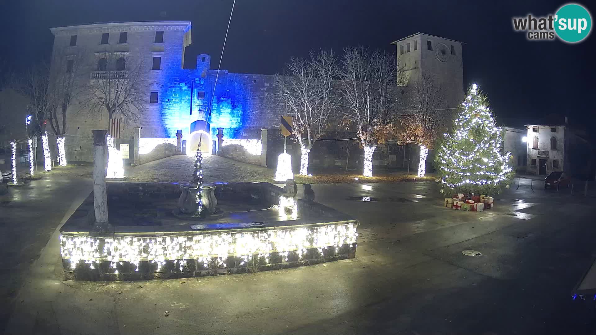 Spletna kamera Svetvinčenat – Grad in vodnjak – Istra – Hrvaška