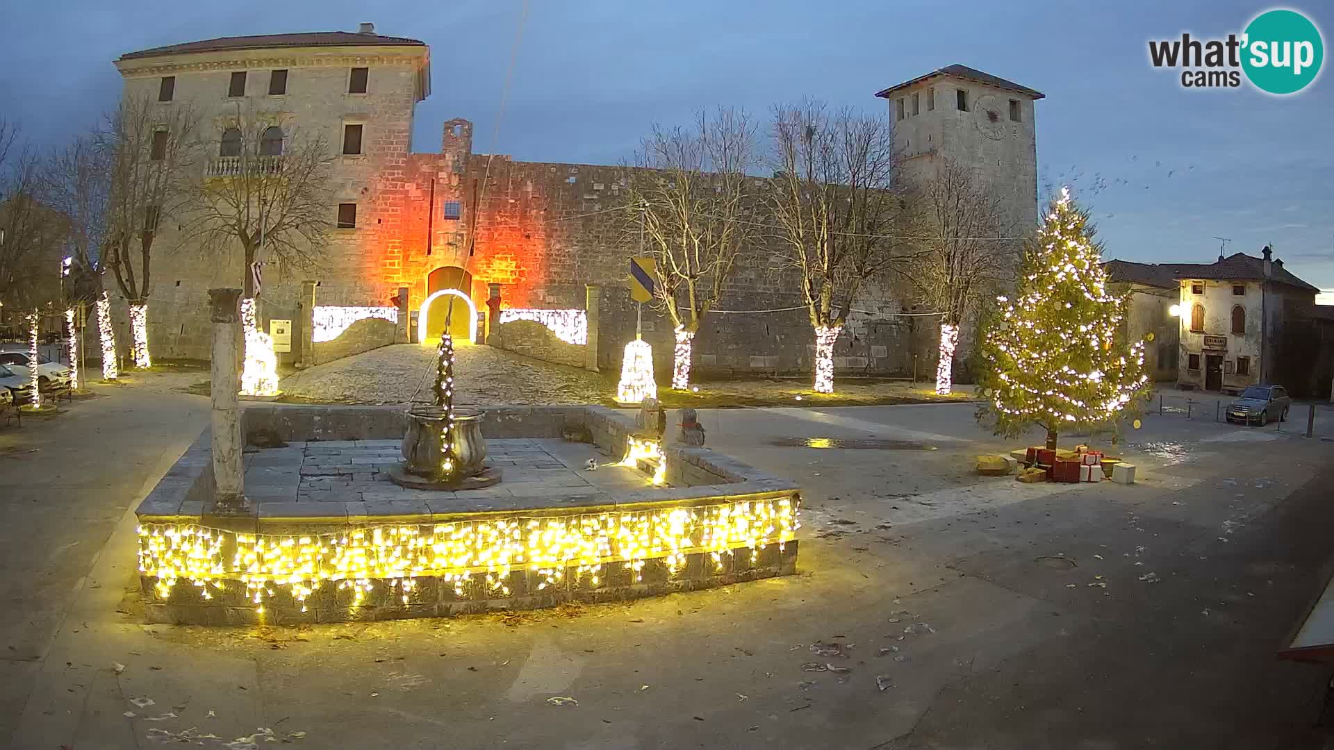 Webcam Svetvinčenat – die Burg und Brunnen – Istrien – Kroatien