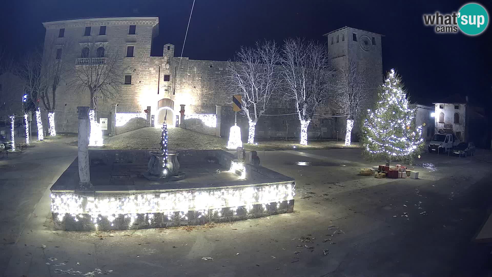 Webcam Svetvinčenat – die Burg und Brunnen – Istrien – Kroatien