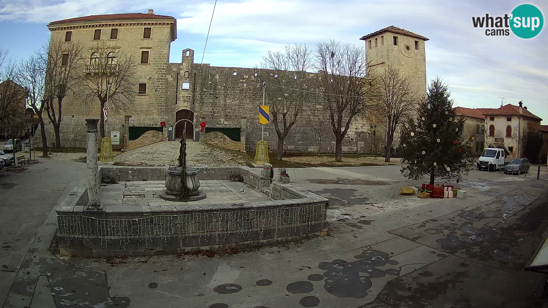 Webcam Svetvinčenat (Sanvincenti) – il castello e il pozzo – Istria – Croazia