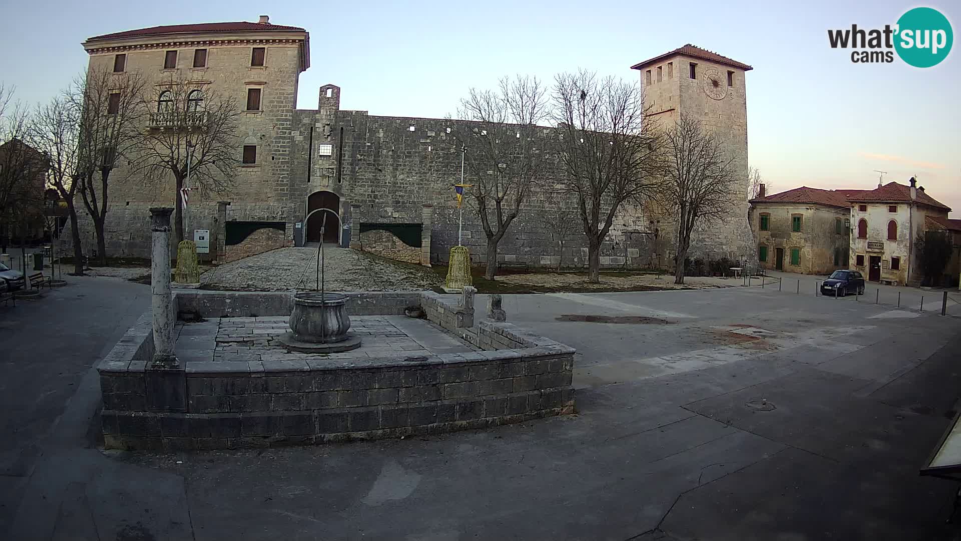 Webcam Svetvinčenat – die Burg und Brunnen – Istrien – Kroatien