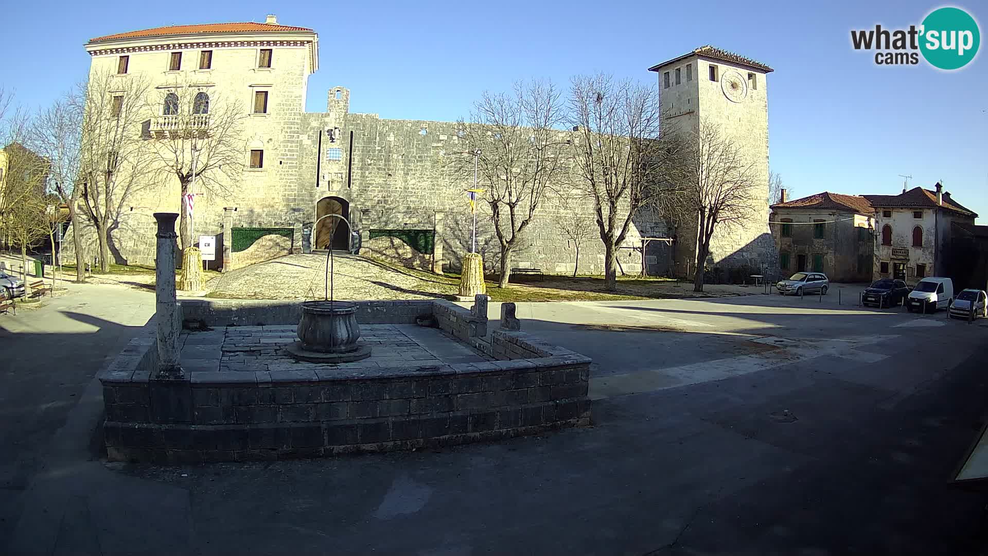 Webcam Svetvinčenat – le château et le puits – Istrie – Croatie